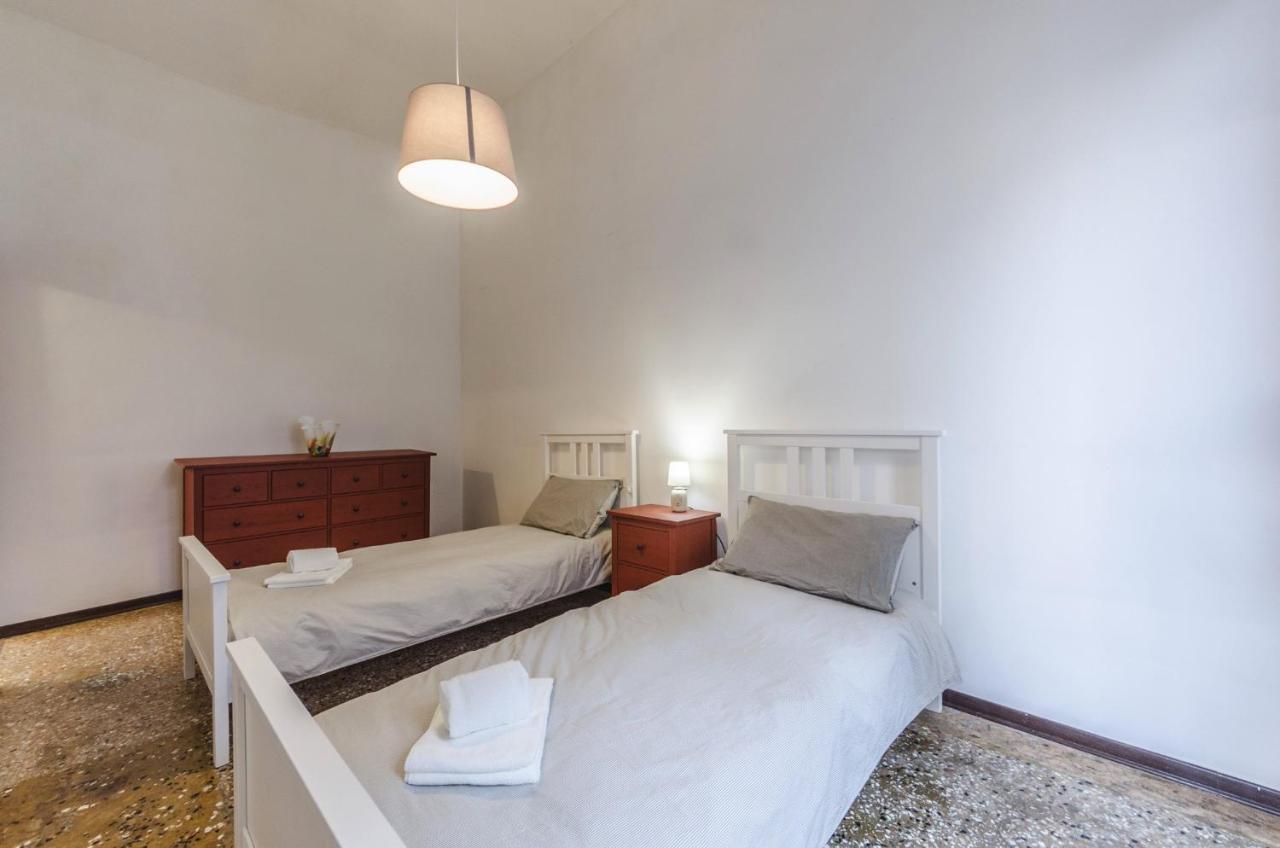 Apartment Maurizio House - Near The Train Station *